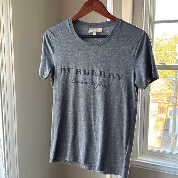 Burberry Classic Gray T Shirt, X-Small, 100% *AUTHENTIC*- Excellent condition - Picture 1 of 4